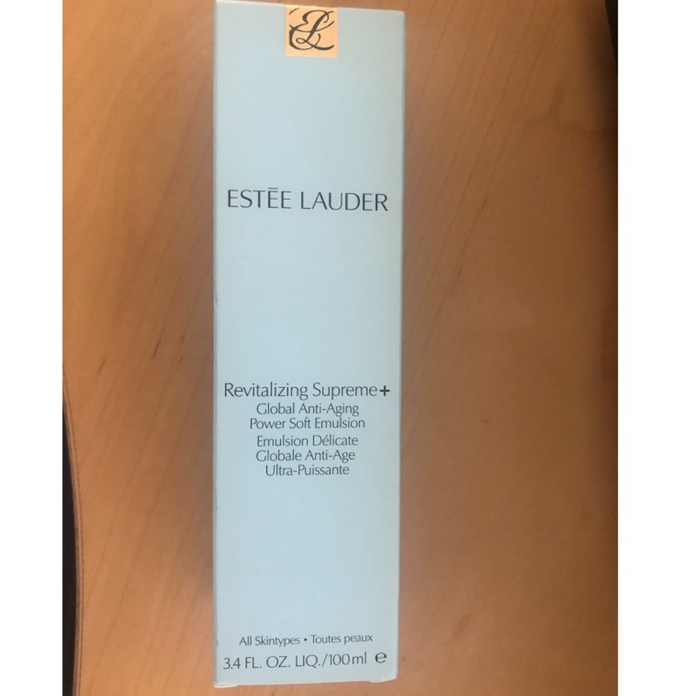 ESTEE LAUDER  Revitalizing Supreme Global Anti-aging Power Soft Emulsion